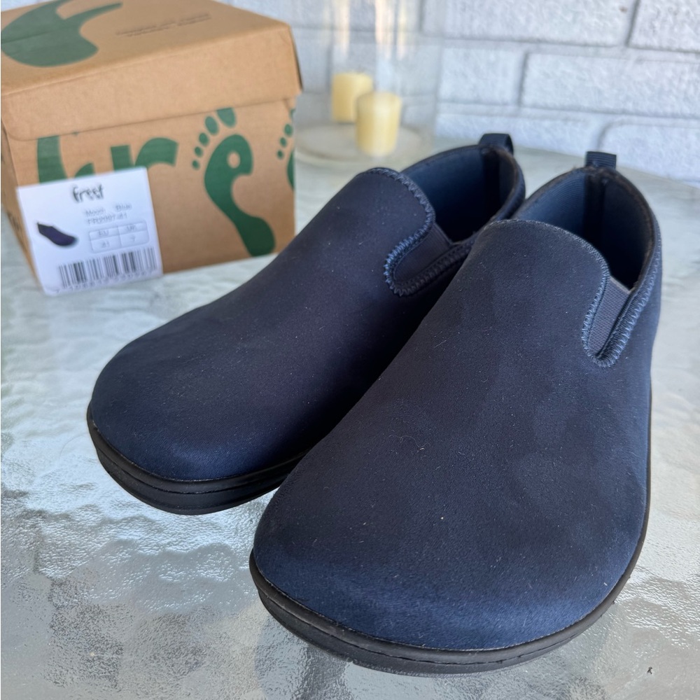 Freet Mooch slip on - NIB - barefoot wide toe box slip on navy shoe